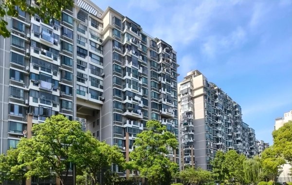 股票配资8倍平台 为何越来越多人卖掉高层，搬回“步梯房”老小区？内行人说出实情