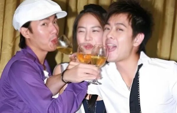 武汉配资网 全网等着他复出，没想到夫妻俩都被判了！网友炸了……